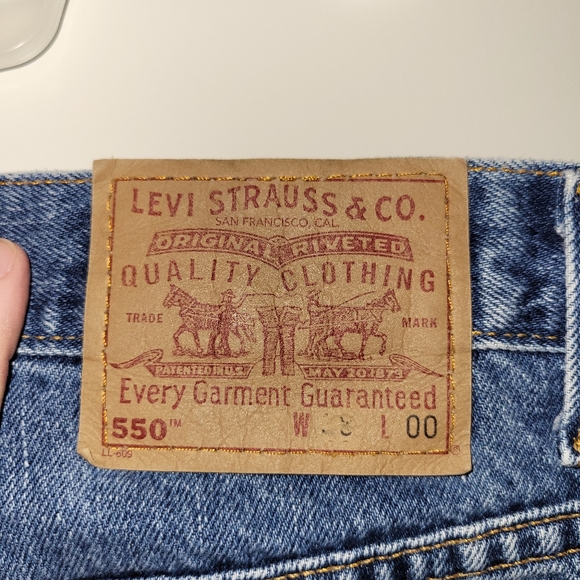 550 Levi Jean Shorts - Picture 3 of 5